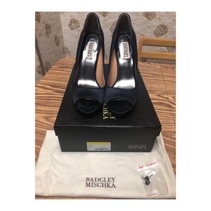 Badgley mischka joey pump